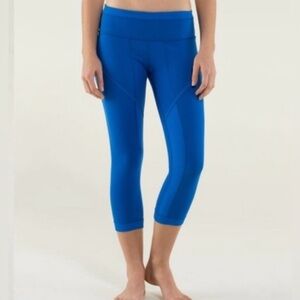 Lululemon Roll Out Crop Leggings in Baroque Blue, Size 6